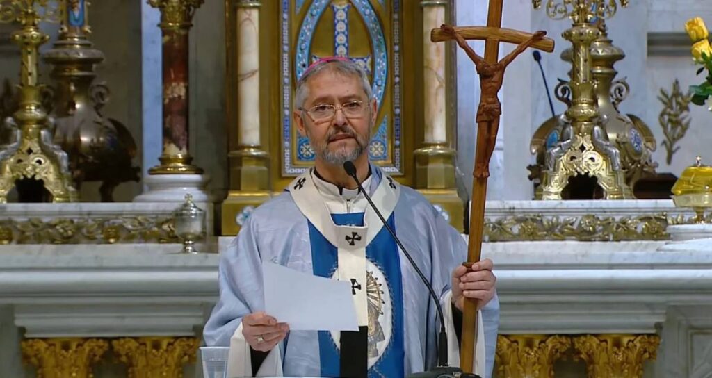 El fuerte mensaje del arzobispo de Luján tras la peregrinación: “La grieta real es que cada vez más gente queda …