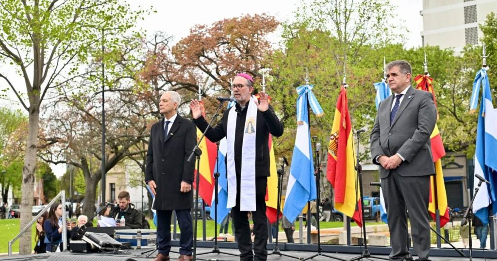 La Plata: Alak inauguró la nueva Plaza España
