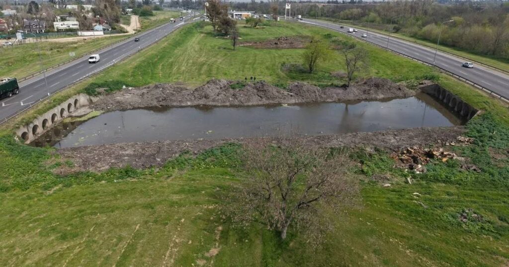 Ituzaingó: La Provincia inicia trabajos de limpieza en el Arroyo Quiroga
