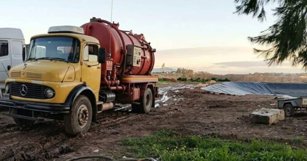 Extraño suceso: Un trabajador murió tras ingresar a limpiar un camión cisterna en La Plata