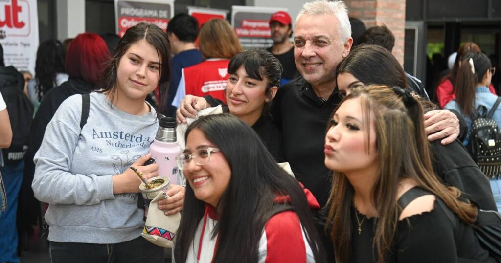 Tigre: Zamora recorrió la Expo CUT Universidades 2026 junto a centenares de estudiantes